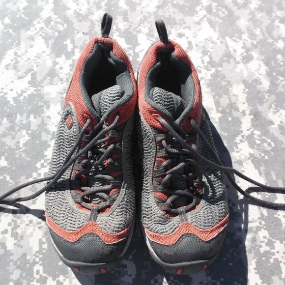 sz10 COLUMBIA RED/GREY OMNI-GRIP CAPROCK MEN'S ATHLETIC SNEAKERS SHOES KD 140042 - Picture 1 of 12